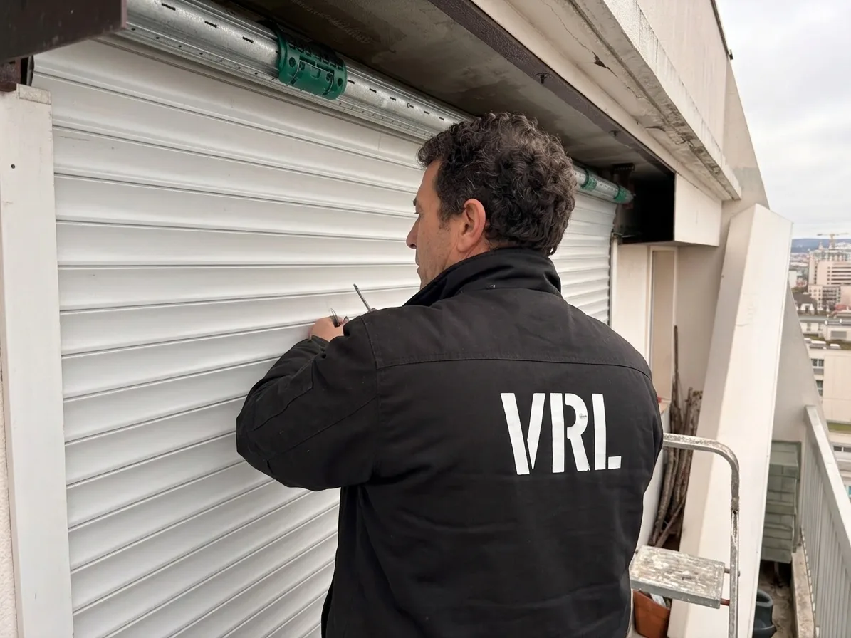 Réparation et déblocage de volet roulant à Marseille 2 Réparation et déblocage de volet roulant à Marseille 2